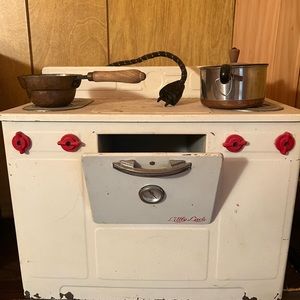 Vintage Little Lady electric stove.